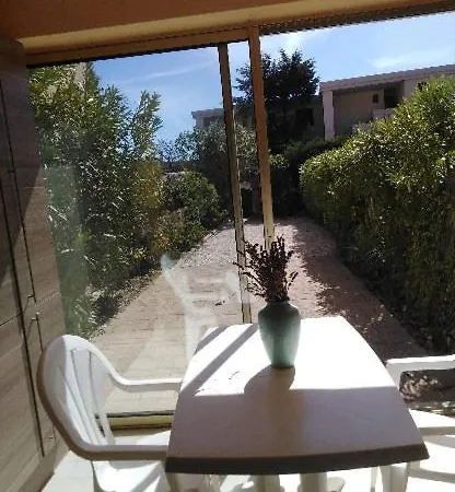 Studio-appartement Composé D Un Coin Cabine, Pièce De Vie Et Jardin - St-clair *