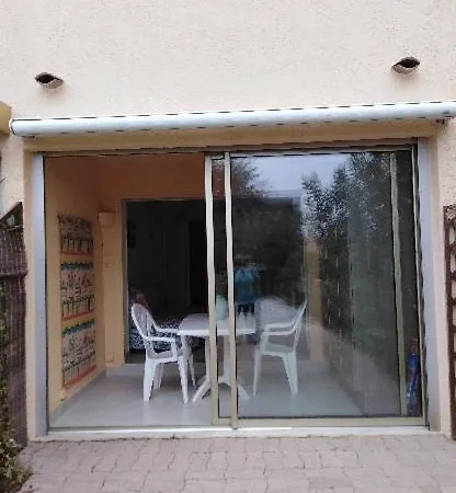 Studio-appartement Composé D Un Coin Cabine, Pièce De Vie Et Jardin - St-clair