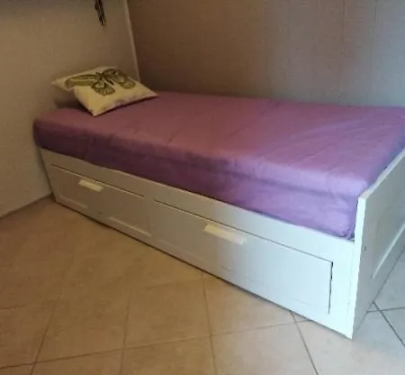 Studio-appartement Composé D Un Coin Cabine, Pièce De Vie Et Jardin - St-clair Appartement