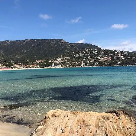 Appartamento Studio-appartement Composé D Un Coin Cabine, Pièce De Vie Et Jardin - St-clair Le Lavandou