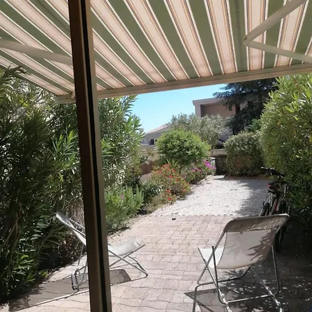 Appartamento Studio-appartement Composé D Un Coin Cabine, Pièce De Vie Et Jardin - St-clair Le Lavandou